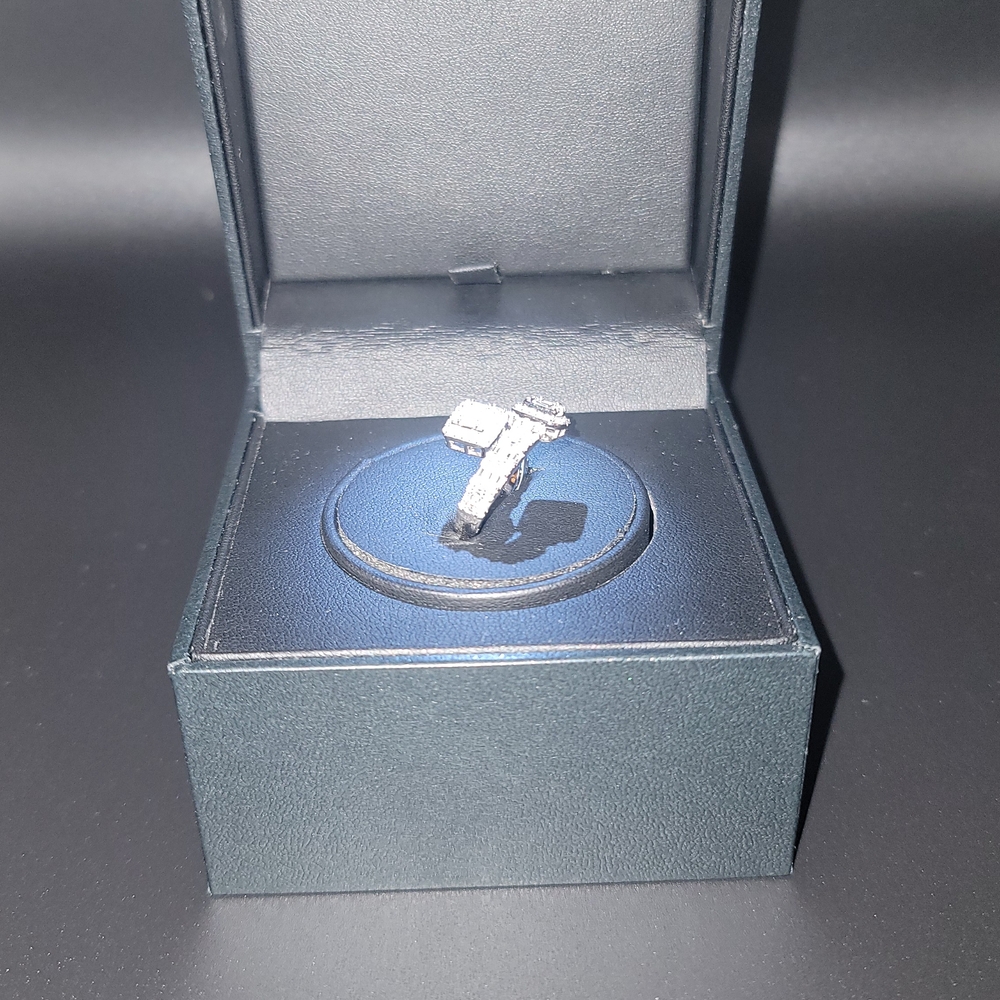Elegant Black Rotating Ring Box